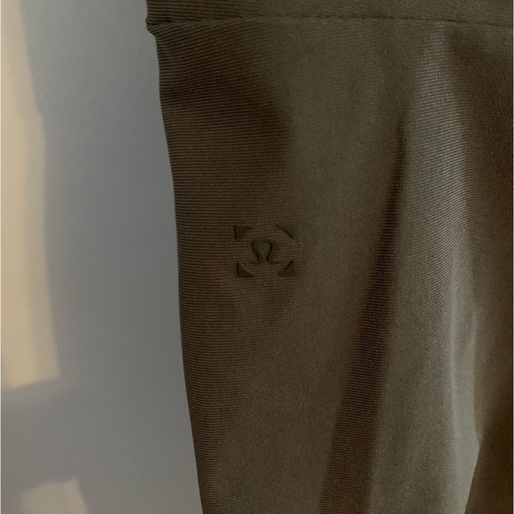 Lululemon Men’s ABC jogger pants in army green size XS EUC - Picture 8 of 8